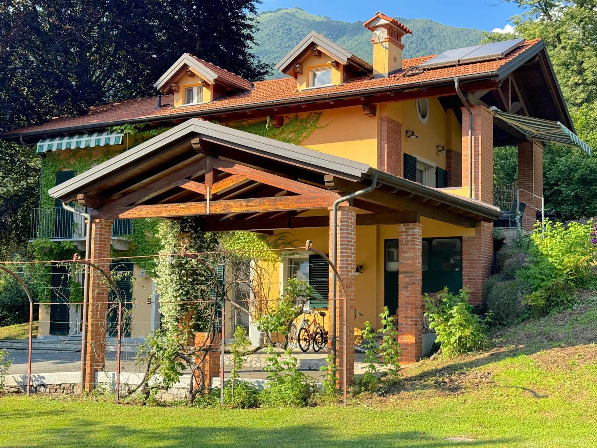 The Comfortable House With Big Pool In The Center Of