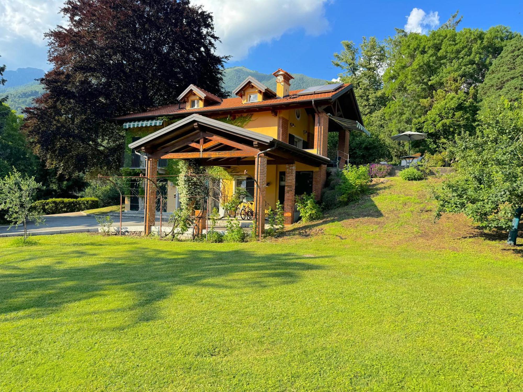 The Comfortable House With Big Pool In The Center Of